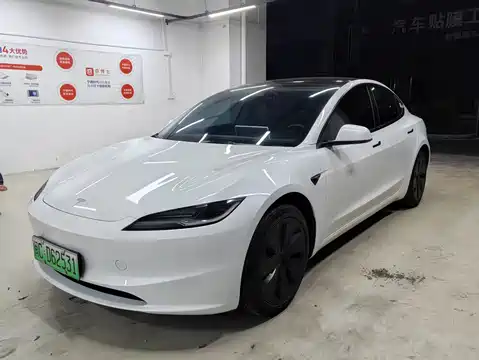 Tesla Model 3, 2024