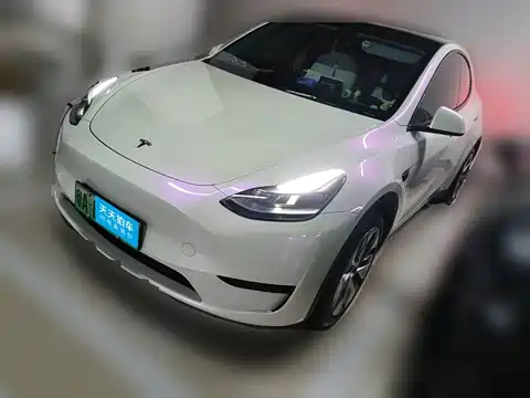 Tesla Model Y, 2023