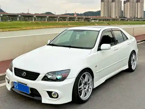 Lexus IS, 2001