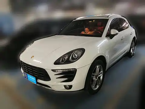 Porsche Macan, 2015