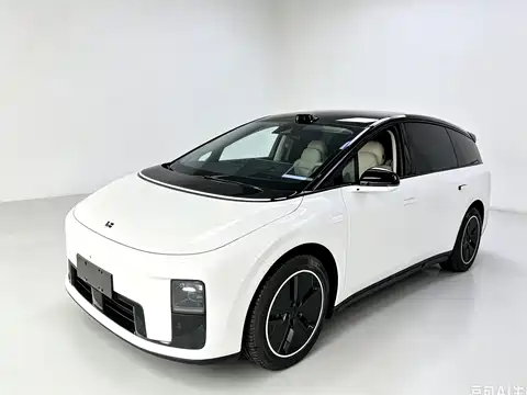Li Auto Li i8, 2025