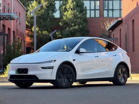 Tesla Model Y, 2026