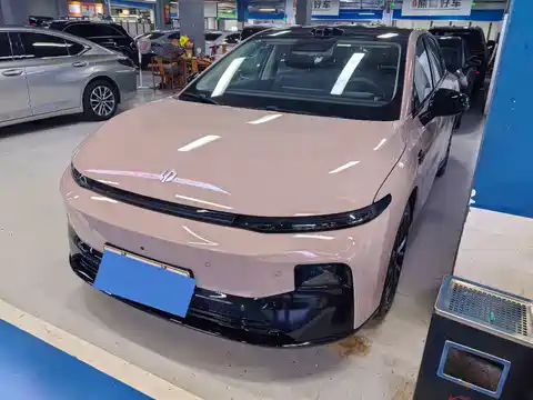 Leapmotor B01, 2025
