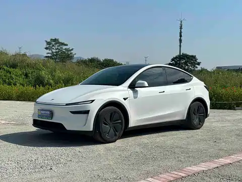Tesla Model Y, 2025
