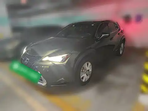 Lexus UX, 2021