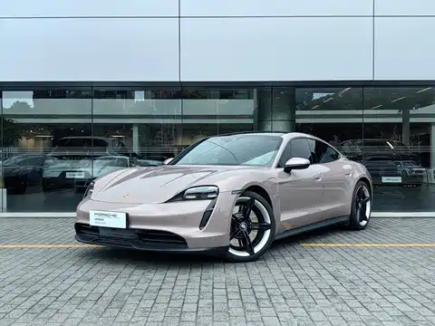 Porsche Taycan, 2022