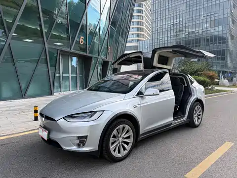 Tesla Model X, 2016