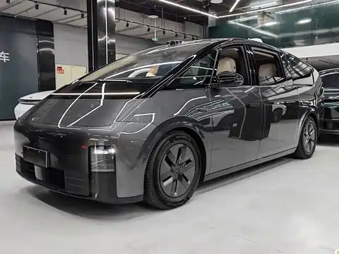 Li Auto MEGA, 2025