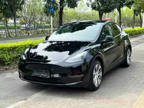 Tesla Model Y, 2023