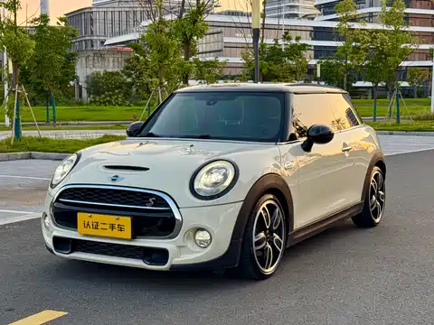 MINI MINI, 2018