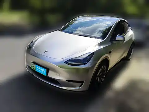 Tesla Model Y, 2023