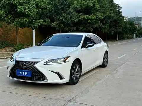Lexus ES, 2020